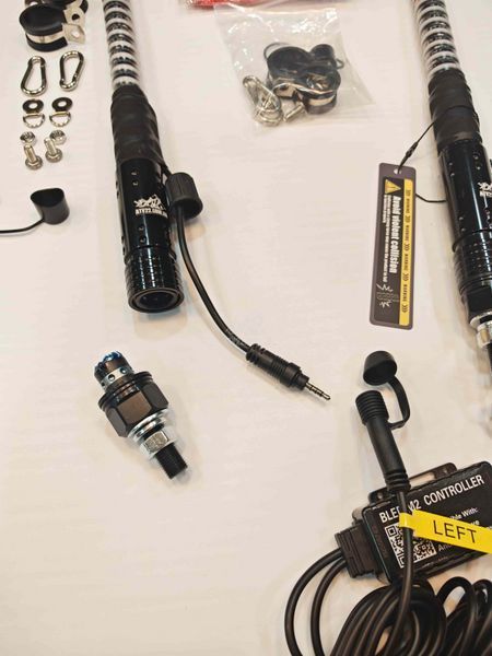 LED флагштоки ATV22 LINE 89см, комплект 2шт., можливість підключення стопів та поворотників, керування через пульт або додаток ATV22-LEDWHIP-89-LINE-PAIR фото