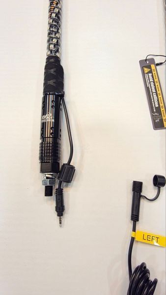 LED флагштоки ATV22 RGBW 89см, комплект 2шт., возможность подключения стопов и поворотников, управление через пульт или приложение ATV22-LEDWHIP-89-RGBW-PAIR фото
